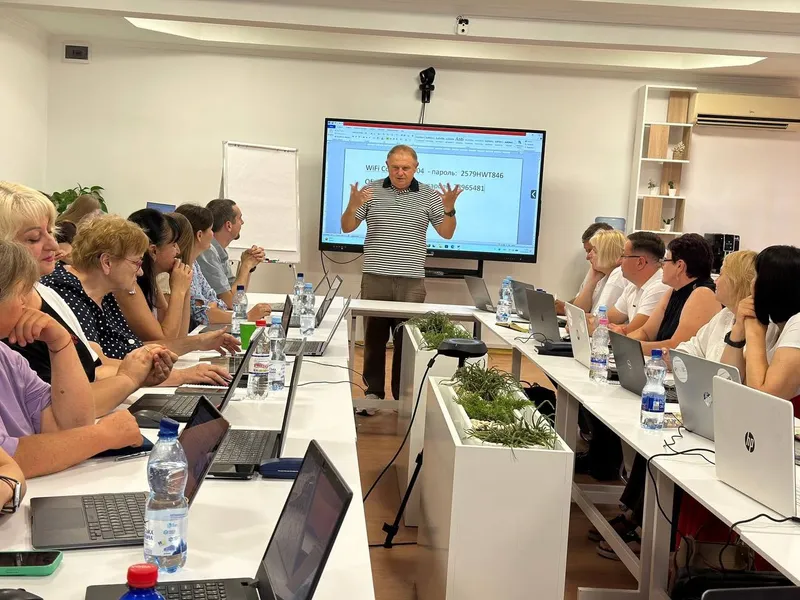 Один директор на дві школи: що каже законодавство про сумісництво керівників